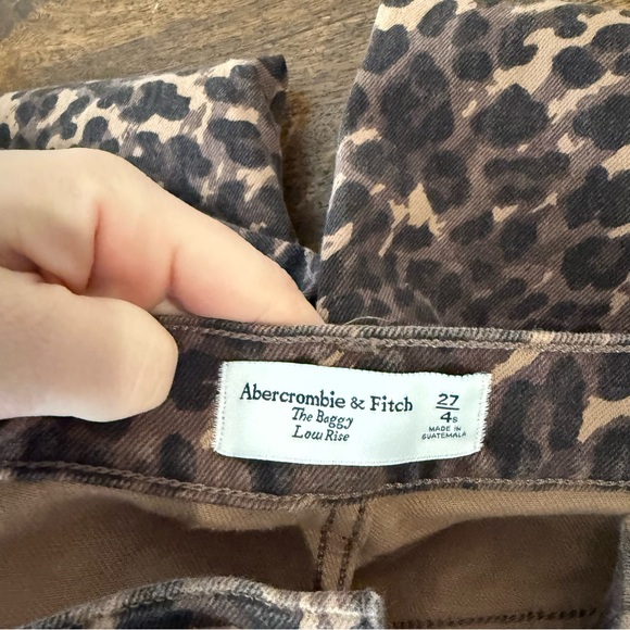 Abercrombie & Fitch Low Rise Baggy Jean Cheetah Animal Print - Picture 5 of 7